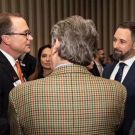 El líder de Vox, Santiago Abascal, asiste en Washington al discurso de clausura del presidente de EEUU, Donald Trump. / EUROPA PRESS - VOX