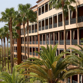 Imagen del hotel aislado por el brote de coronavirus. EFE.