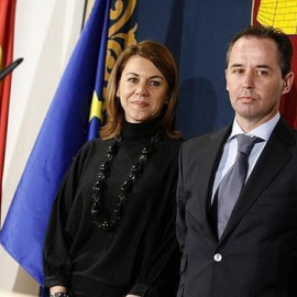 El inspector jefe de Policía Nacional Andrés Gómez Gordo con María Dolores de Cospedal en su etapa en el Gobierno de Castilla-La Mancha. EFE/Archivo