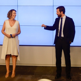 La nueva portavoz del Congreso Cuca Gamarra junto a Pablo Casado. | Europa Press