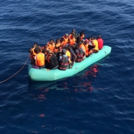 Una de las tres pateras que llegarón el sábado a las costas de Motril, Granada./EUROPA PRESS