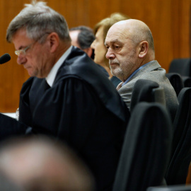 El juez Miquel Florit (detrás), junto a su abogado (el exfiscal Zaforteza), durante el juicio por prevaricación en el Tribunal Superior de Justicia de Baleares.