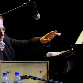 El músic Pascal Comelade en una imatge del documental 'Constel·lació Comelade'.