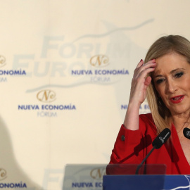 La presidenta de la Comunidad de Madrid, Cristina Cifuentes,durante su intervención en un desayuno informativo en un hotel de Madrid. EFE/JJGuillén