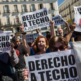 Afectados por la venta de viviendas del IVIMA al fondo buitre Encasa Cibeles protestan en la Puerta del Sol para que se revierta la operación.- JAIRO VARGAS