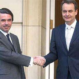 Aznar y Zapatero, en uno de sus escasos encuentros en La Moncloa cuando el primero era presidente. EFE