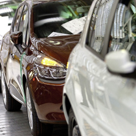 Vehículos de Renault en un concesionario. E.P.