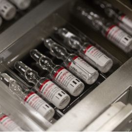 Muestras de una vacuna contra la covid-19, desarrollada por el Instituto Nacional de Investigación de Epidemiología y Microbiología de Gamaleya y el Fondo de Inversión Directa de Rusia (RDIF). Andrey Rudakov / REUTERS