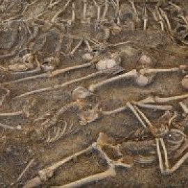 Cuando en las fosas no quedan ni los huesos