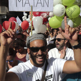 Jesús Candel, conocido como Spiriman, en la manifestación en Granada bajo el lema "Granada por una sanidad pública y digna". EFE/Pepe Torres