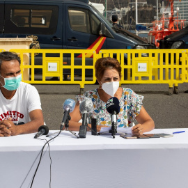 07/09/2020.- La alcaldesa de Mogán (Gran Canaria), Onalia Bueno y el patrón mayor de la Cofradía de Pescadores de Arguineguín, Ricardo Ortega. / EFE - Quique Curbelo