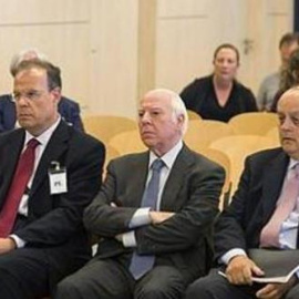 Julio Fernández Galloso  junto con los exdirectivos de Novacaixagalicia durante el juicio en la Audiencia Nacional. EFE