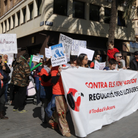 Protesta a Badalona contra el fons voltor Azora. ACN