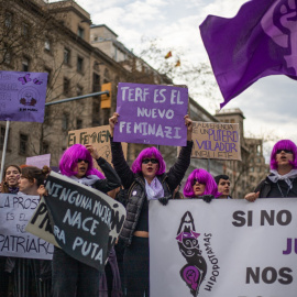 Assistents a la manifestació unitària del 8-M d'aquest 2020 a Barcelona. EUROPA PRESS / PAU VENTEO