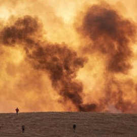 Un incendio en un paraje de Almonaster la Real /A.PEREZ / EP
