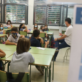 Una classe de l’Escola Catalònia de Barcelona amb tots els alumnes amb mascareta. Miquel Codolar | ACN