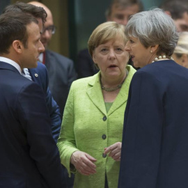 Macron, Merkel y May, hoy en Bruselas. EFE/Olivier Hoslet