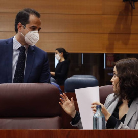 15/09/2020.- La presidenta de la Comunidad de Madrid, Isabel Díaz Ayuso (d), y el vicepresidente, Ignacio Aguado (i), durante la segunda sesión del debate sobre el estado de la región. EFE/ Juanjo Martín