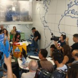 Protesta contra les aerolínies que participen en vols massius de deportació