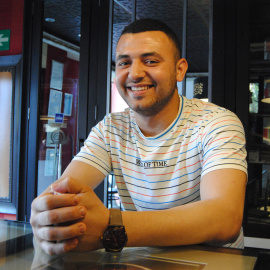 Tras pasar por el centro de menores La Purísima, Bilal trabaja como segundo encargado de un restaurante de Melilla.- IRENE QUIRANTE