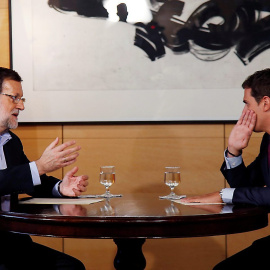 El presidente del Gobierno, Mariano Rajoy, y el líder de Ciudadanos, Albert Rivera, en una de sus reuniones previas al pacto de investidura. Archivo EFE