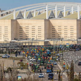 Tractorada convocada este martes por las organizaciones Araga, Asaja, UAGA-COAG, UPA y Cooperativas Agroalimentarias de Aragón, a la que se prevé que acudan hasta un millar de estos vehículos bajo el lema "¿Quién te dará de comer mañana?". EFE/Javi