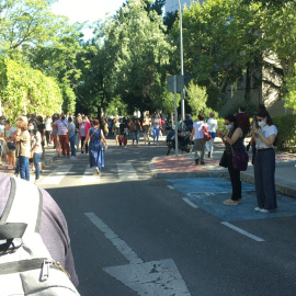 Personal docente espera largas colas para hacerse un test serológico. Fuente José Antonio Chacon