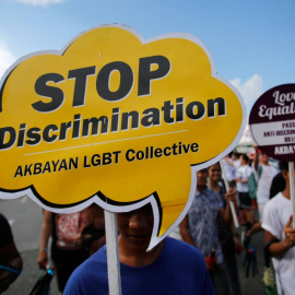 Siempre reivindicativo, el Orgullo Gay se está celebrando por todo el mundo: desde Filipinas a Serbia. En esta imagen vemos la parada en Manila. | FRANCIS R. MALASIG (EFE)