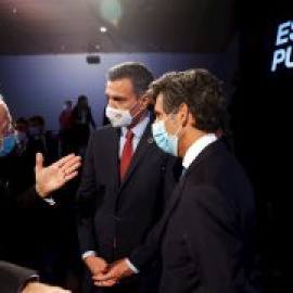 Banqueros, empresarios y agentes sociales, en la conferencia de Pedro Sánchez para afrontar la crisis