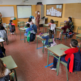 22/09/2020.-Primer día de clase de los alumnos del colegio Germán Fernández Ramos de Oviedo. Casi 64.000 alumnos de Infantil y Primaria del Principado han regresado este martes a las aulas seis meses después de que el decreto del estado de alarma por 