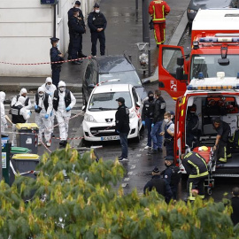 Escena del ataque en París, frente a la antigua sede del Charlie Hebdo. EFE.