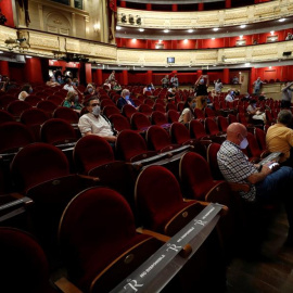 Madrid impone una butaca libre entre grupos de personas en cines o teatros / EFE