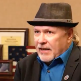 Desde que Ken Leslie fundara la ONG Veterans Matter, este exindigente ha logrado darle un techo permanente a casi cuatro mil veteranos de guerra por todo el país / Veterans Matter