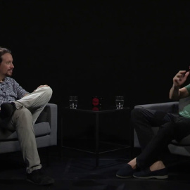 Pablo Iglesias entrevista en 'Otra Vuelta de Tuerka' al autor de comic Mauro Entrialgo.