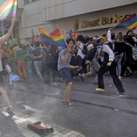La Policía turca dispersa la marcha del orgullo gay en Estambul
