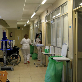 El passadís de la Unitat de Semicritics de l'Hospital Vall d'Hebron, el dispositiu per atendre millor aquests pacients i guanyar rapidesa en cas necessari per a la Covid-19, ja que es pot transformar en UCI. Laura Fíguls | ACN
