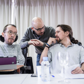Pablo Iglesias con Nacho Álvarez y Pablo Echenique, en la última reunión del Consejo Ciudadano Estatal.