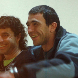 Igor González Sola, a la derecha, junto a su compañero Carmelo Laucirica Orive, en una imagen de archivo en la Audiencia Nacional.- EFE