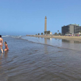 Vista de la playa de Maspalomas (Gran Canaria) casi vacía de turistas  EFE