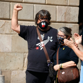 Jordi Pesarrodona, en una imatge d'aquest dilluns a la plaça Sant Jaume de Barcelona. ACN