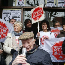 Imagen de archivo de una manifestación de la plataforma STOP desahucios. EFE