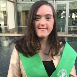 Blanca durante su acto de graduación. Down España