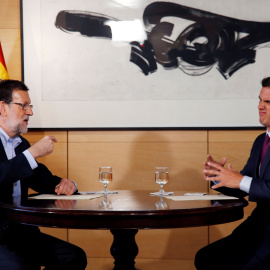 El presidente del Gobierno, Mariano Rajoy, y su socio en el pacto de investidura, Albert Rivera (C's), en una imagen de archivo. REUTERS