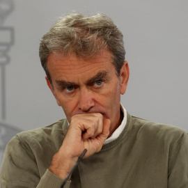28/09/2020.- El director del Centro de Alertas Sanitarias, Fernando Simón, comparece en rueda de prensa para dar cuenta de los últimos datos de la pandemia de coronavirus en España, este lunes en el Ministerio de Sanidad, en Madrid. EFE/ Juanjo Martín