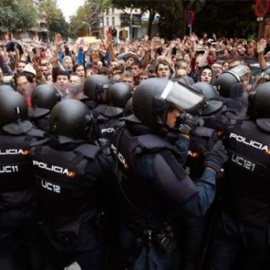 Intervención policial del 1 de octubre en Catalunya. / EFE