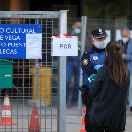 29/09/2020  - La Comunidad de Madrid realiza pruebas rápidas de antígenos en Puente de Vallecas. EFE/Fernando Alvarado