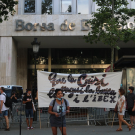 Protesta frente a la Bolsa de Barcelona. ACN
