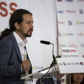 El secretario general de Podemos, Pablo Iglesias,durante su intervención en un desayuno informativo, en un hotel de Madrid. EFE/Santi Donaire