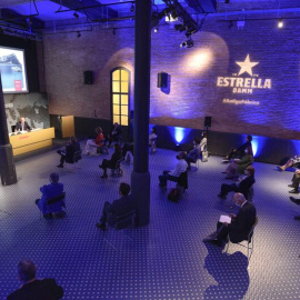 Vista de la junta de accionistas, celebrada en la Antigua Fábrica Estrella Damm de Barcelona.