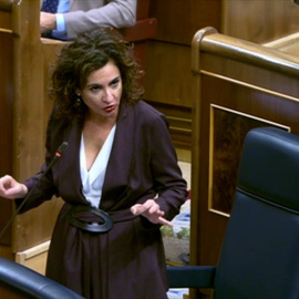 Montero asegura que el Gobierno no subirá impuestos a la clase media